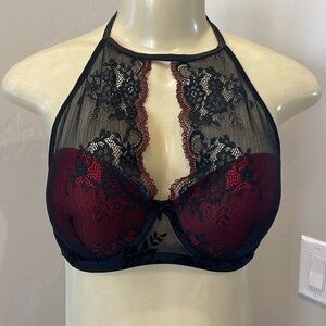 Victoria’s Secret lacy halter bra 34C